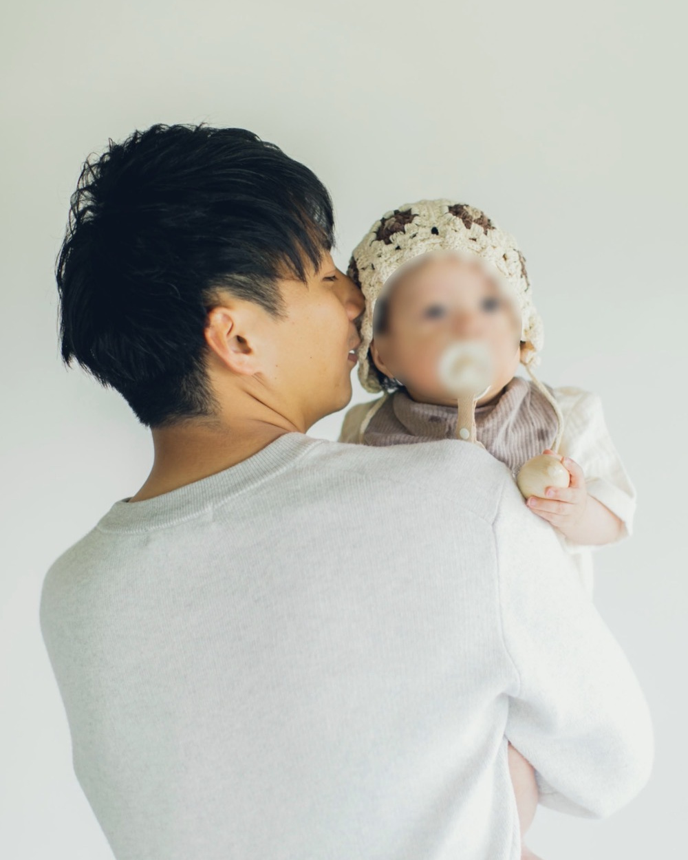 息子を抱くゆう